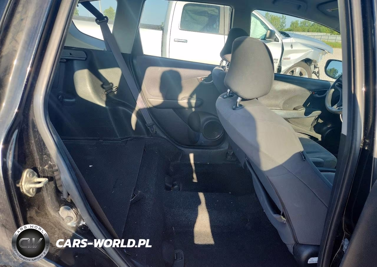 2010 Honda Fit VIN:JHMGE8H28AS020957 - 10