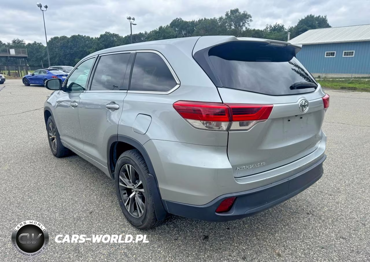 2018 Toyota Highlander Le VIN:5TDBZRFH7JS845989 - 3