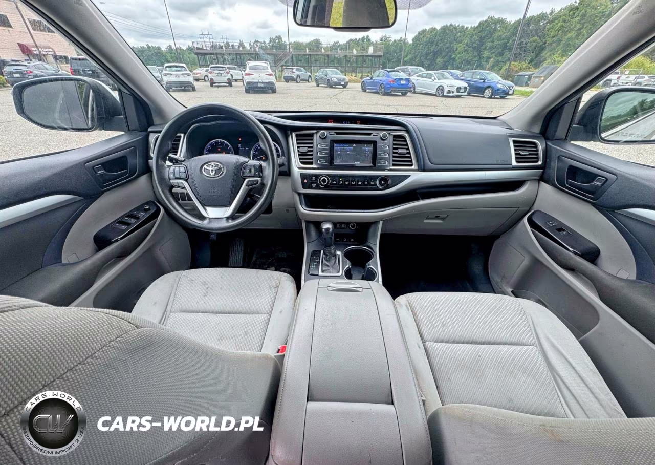 2018 Toyota Highlander Le VIN:5TDBZRFH7JS845989 - 9