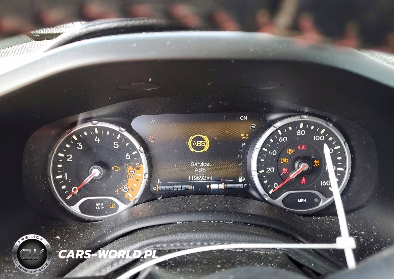 2018 Jeep Renegade Trailhawk VIN:ZACCJBCB8JPG67543 - 9