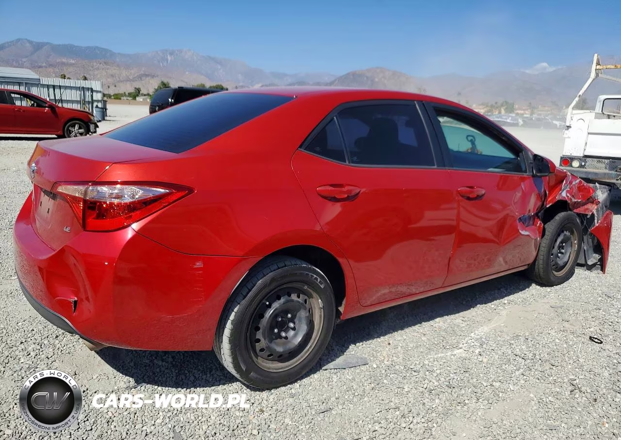 2018 Toyota Corolla Le VIN:5YFBURHE7JP828295 - 3