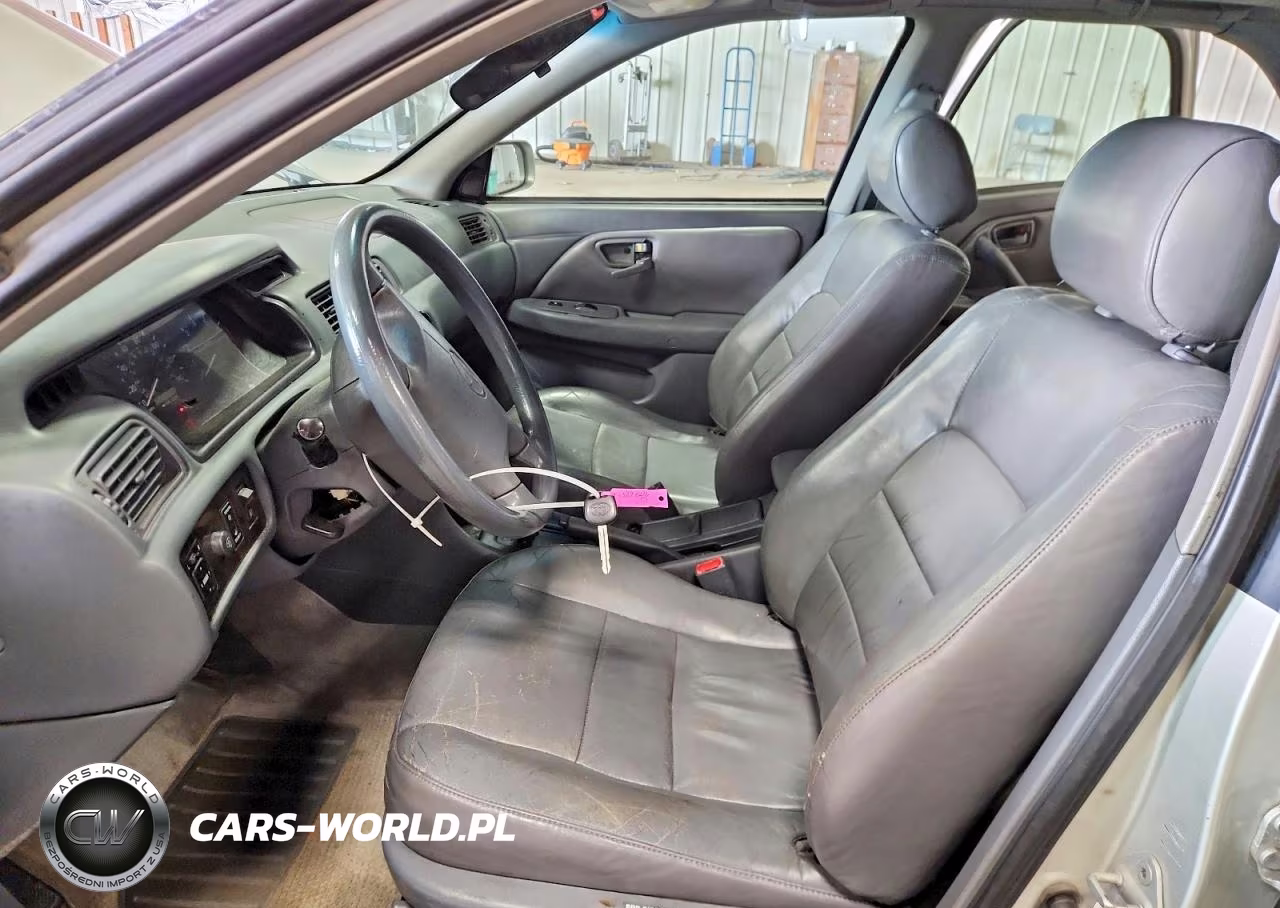 2000 Toyota Camry Le V6 VIN:4T1BF28KXYU102303 - 7