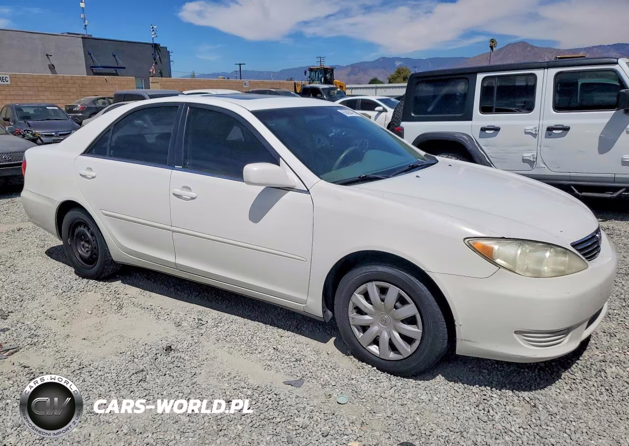 2005 Toyota Camry Le VIN:4T1BE32K15U404284 - 4