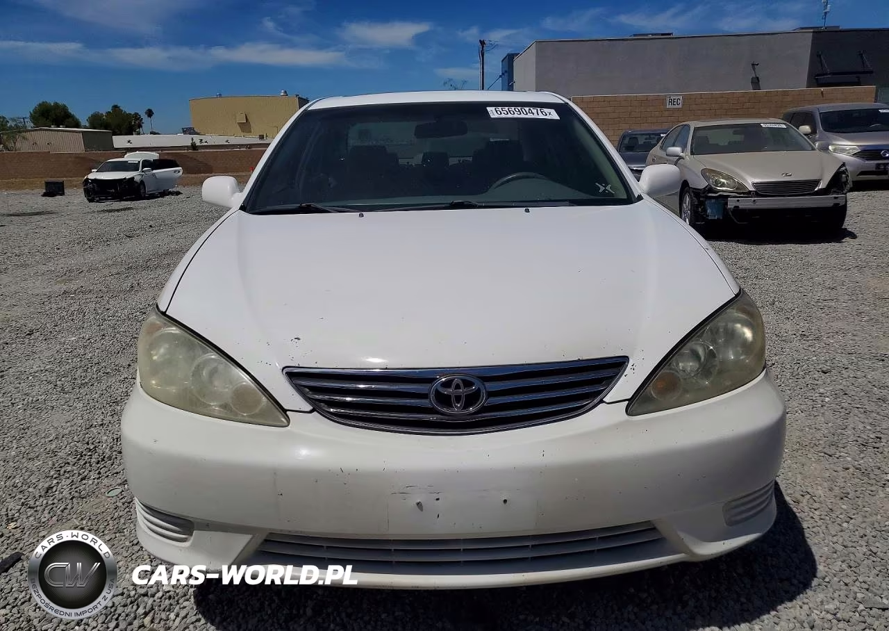 2005 Toyota Camry Le VIN:4T1BE32K15U404284 - 5