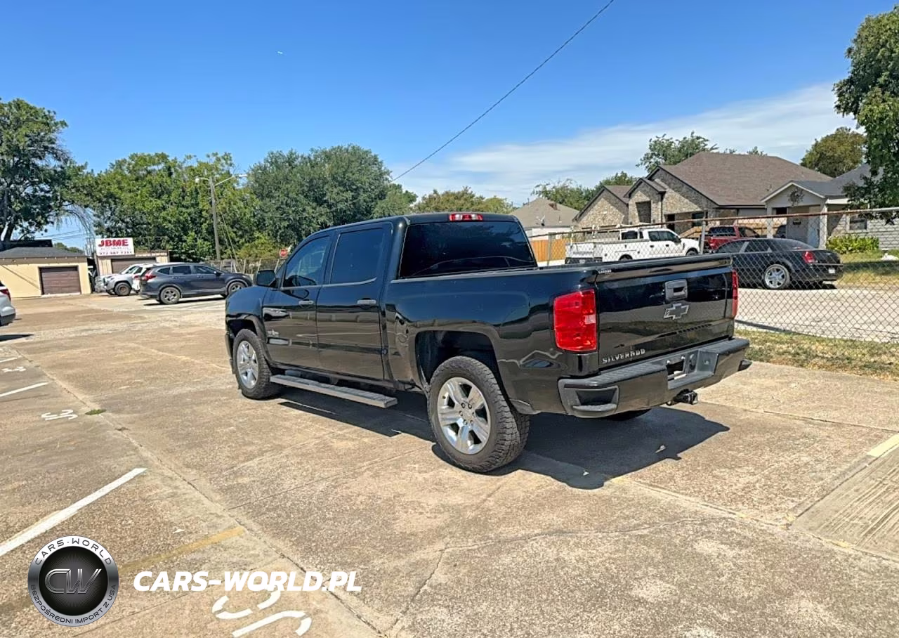 2018 Chevrolet Silverado C1500 Custom VIN:3GCPCPEC0JG496674 - 3