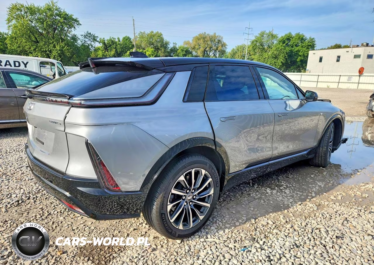 2026 Cadillac Lyriq VIN:1GYKPURL3TZ302482 - 3