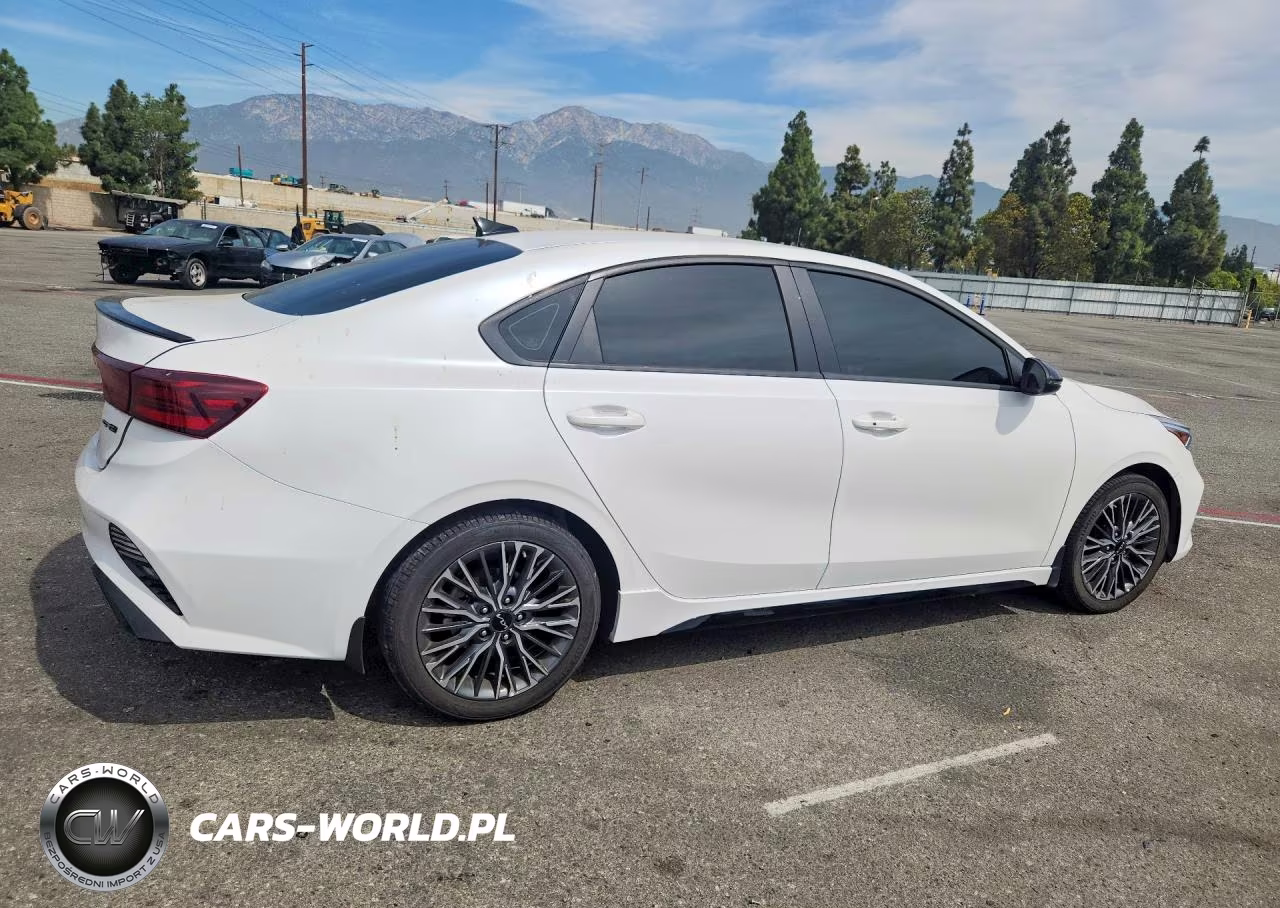 2023 Kia Forte Gt Line VIN:3KPF54AD0PE610468 - 3