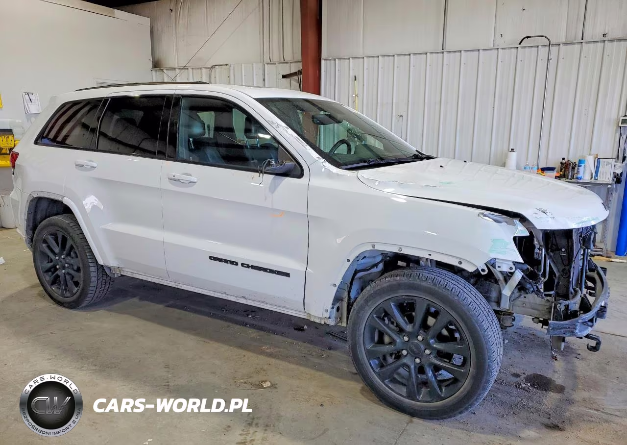2018 Jeep Grand Cherokee Laredo VIN:1C4RJFAG8JC300081 - 4