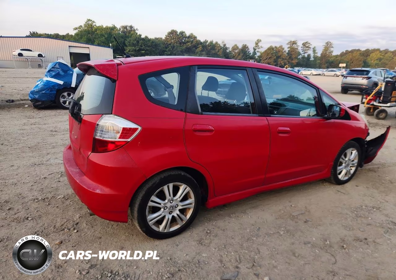 2011 Honda Fit Sport VIN:JHMGE8H66BC004643 - 3