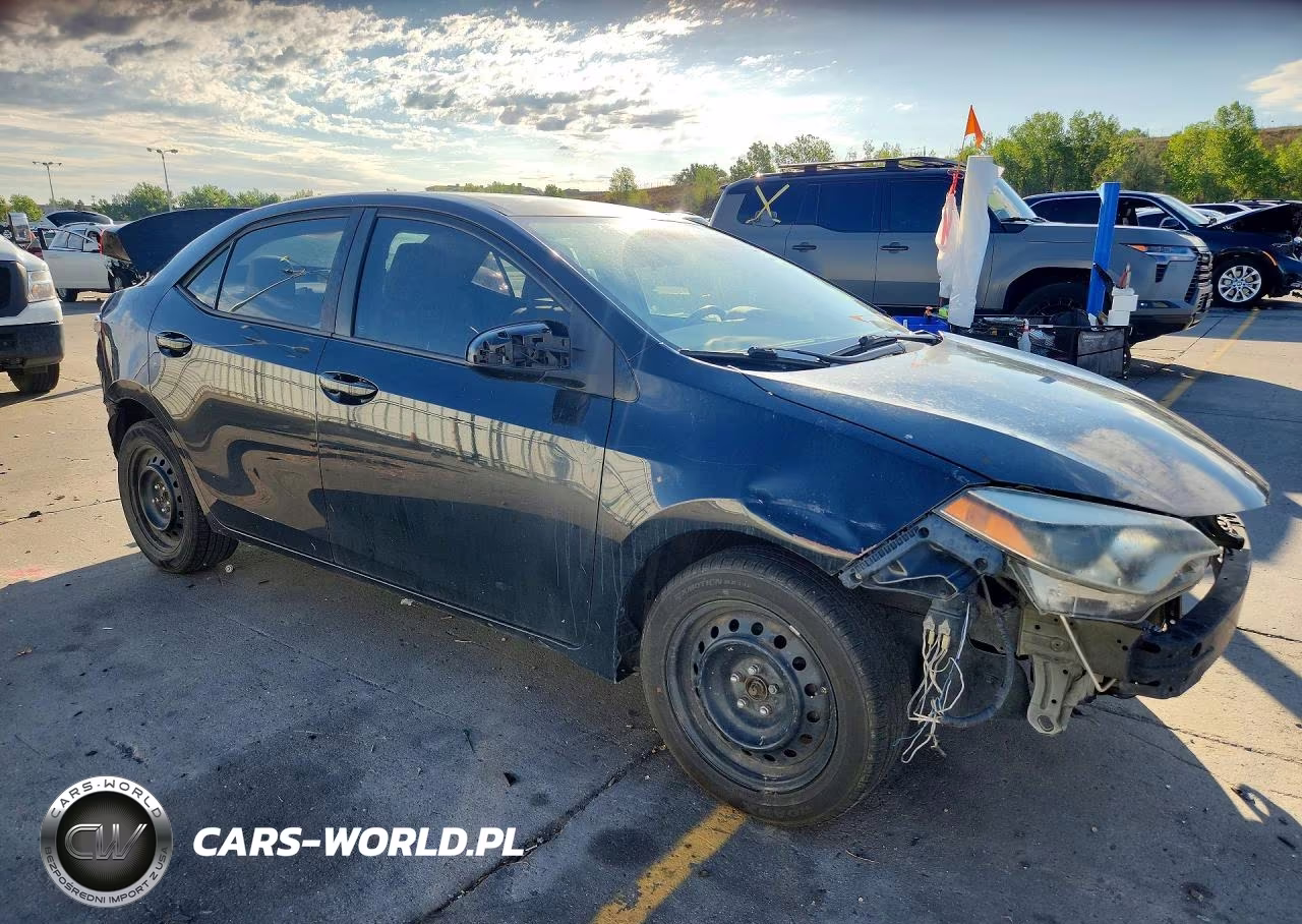 2015 Toyota Corolla Le VIN:5YFBURHE2FP348866 - 4