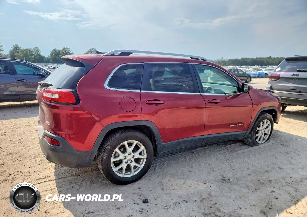 2015 Jeep Cherokee Latitude VIN:1C4PJLCB0FW696679 - 3