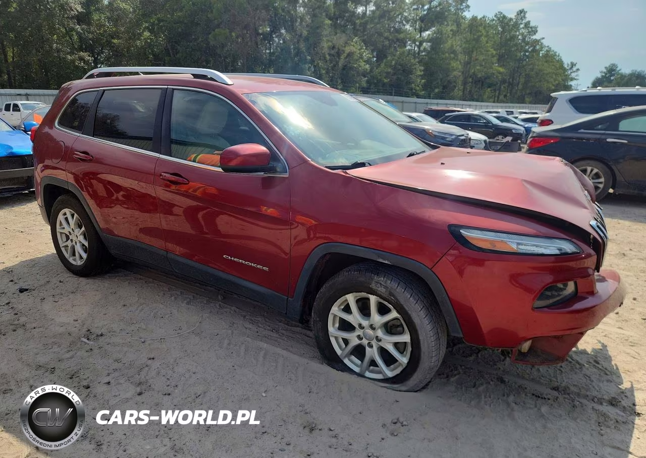 2015 Jeep Cherokee Latitude VIN:1C4PJLCB0FW696679 - 4