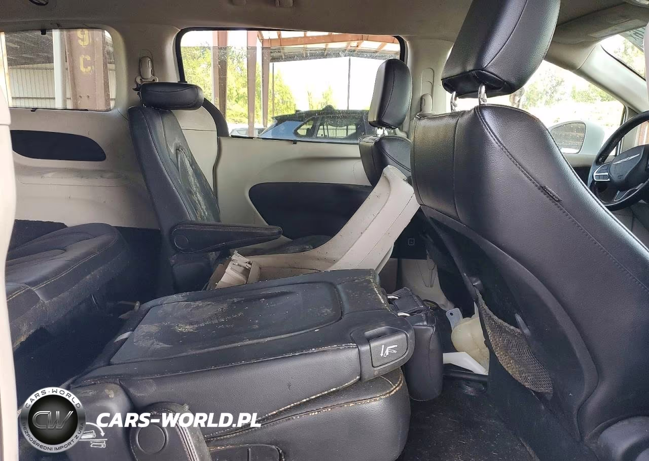 2020 Chrysler Pacifica Touring L VIN:2C4RC1BG1LR275238 - 11