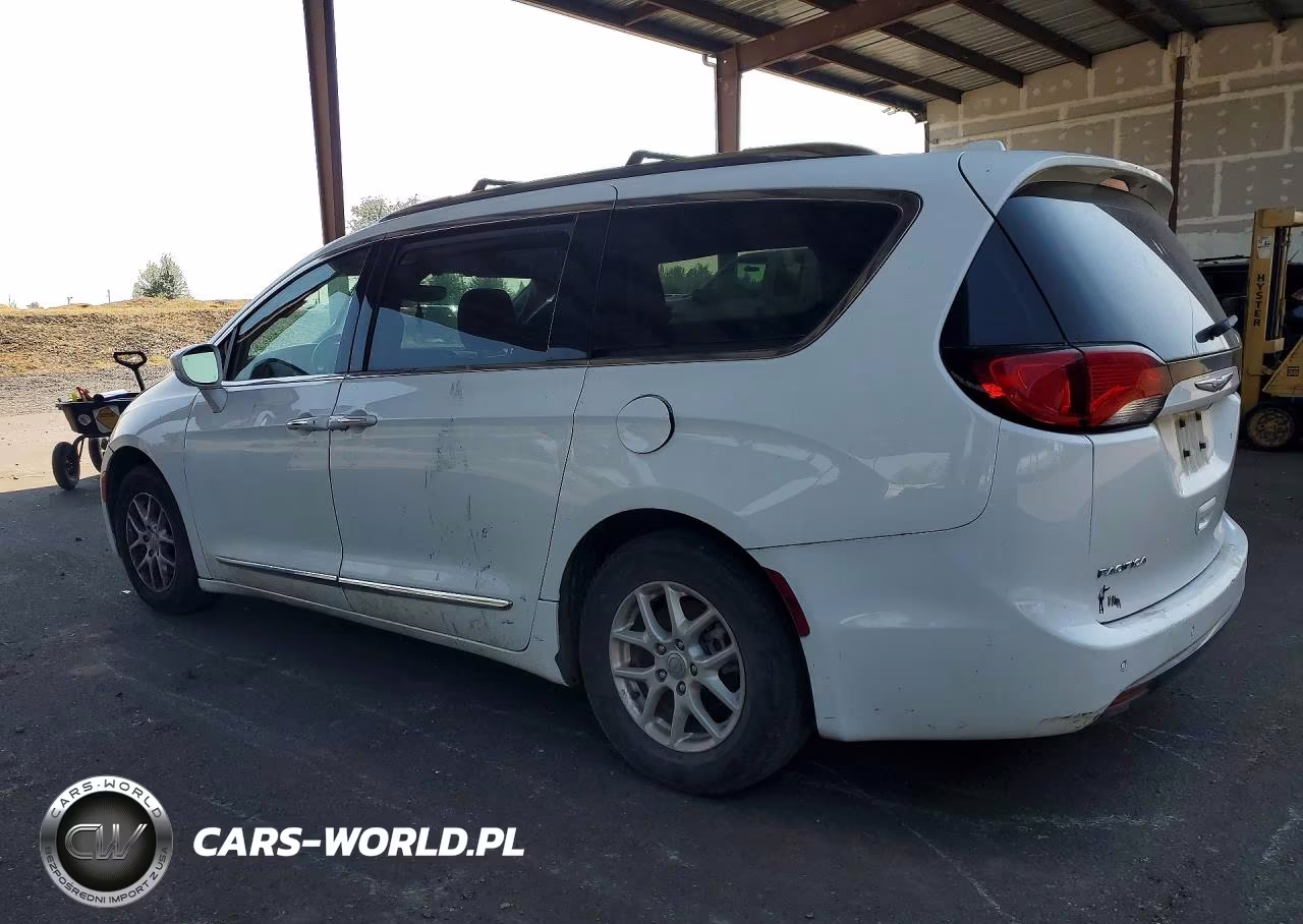 2020 Chrysler Pacifica Touring L VIN:2C4RC1BG1LR275238 - 2