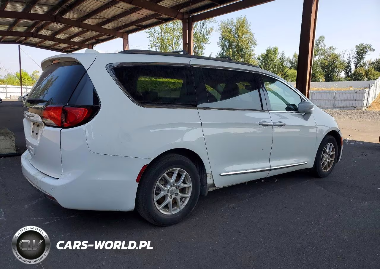 2020 Chrysler Pacifica Touring L VIN:2C4RC1BG1LR275238 - 3