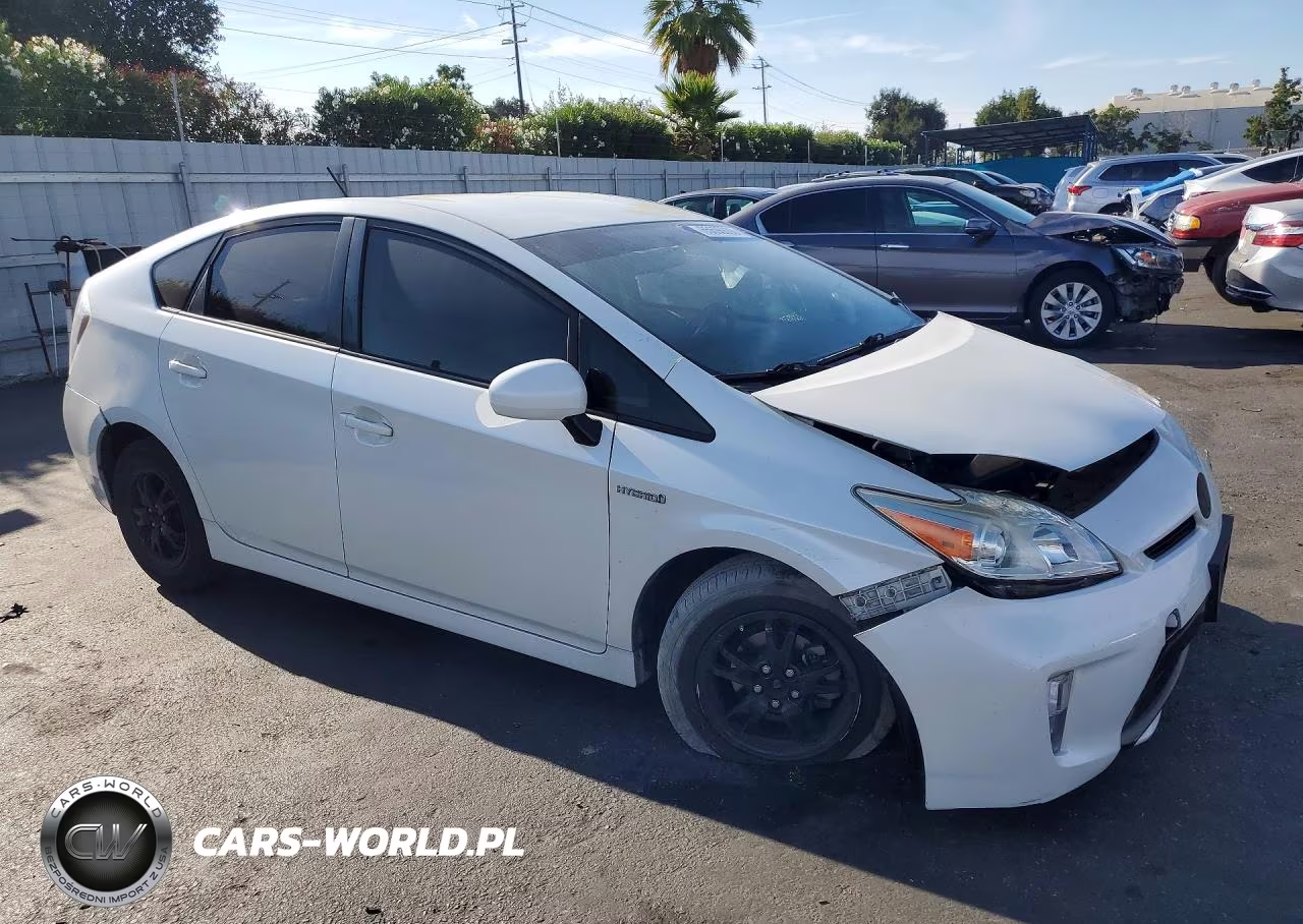 2015 Toyota Prius Two VIN:JTDKN3DU6F0456487 - 4