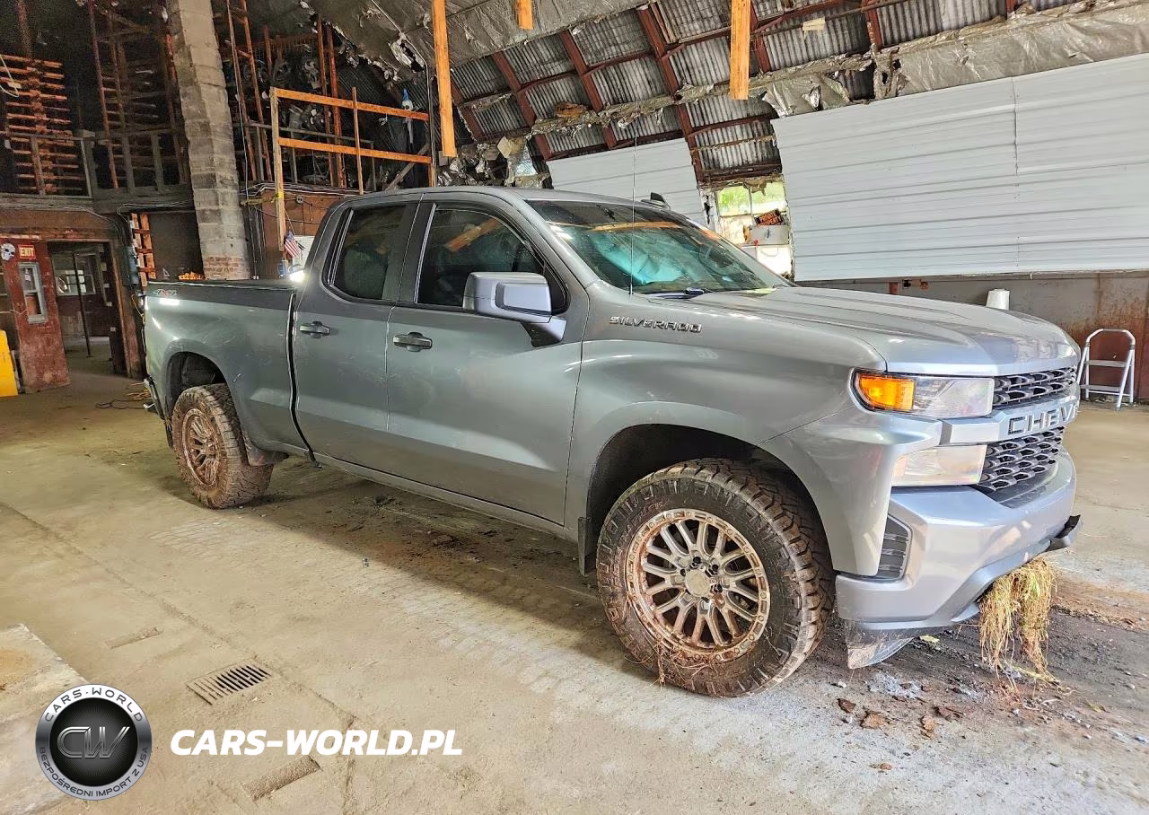 2020 Chevrolet Silverado K1500 Custom VIN:1GCRYBEH5LZ332235 - 4