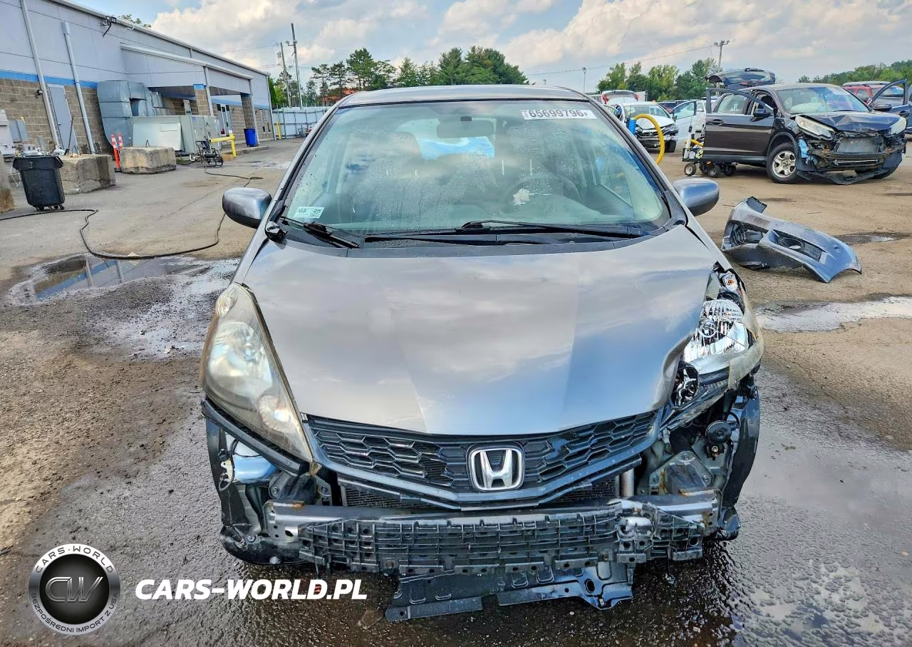 2013 Honda Fit Sport VIN:JHMGE8H55DC057134 - 5