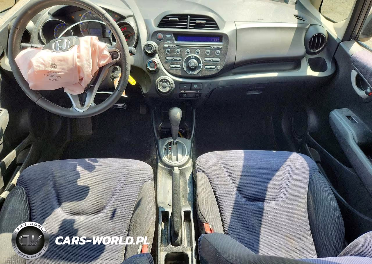 2013 Honda Fit Sport VIN:JHMGE8H55DC057134 - 8