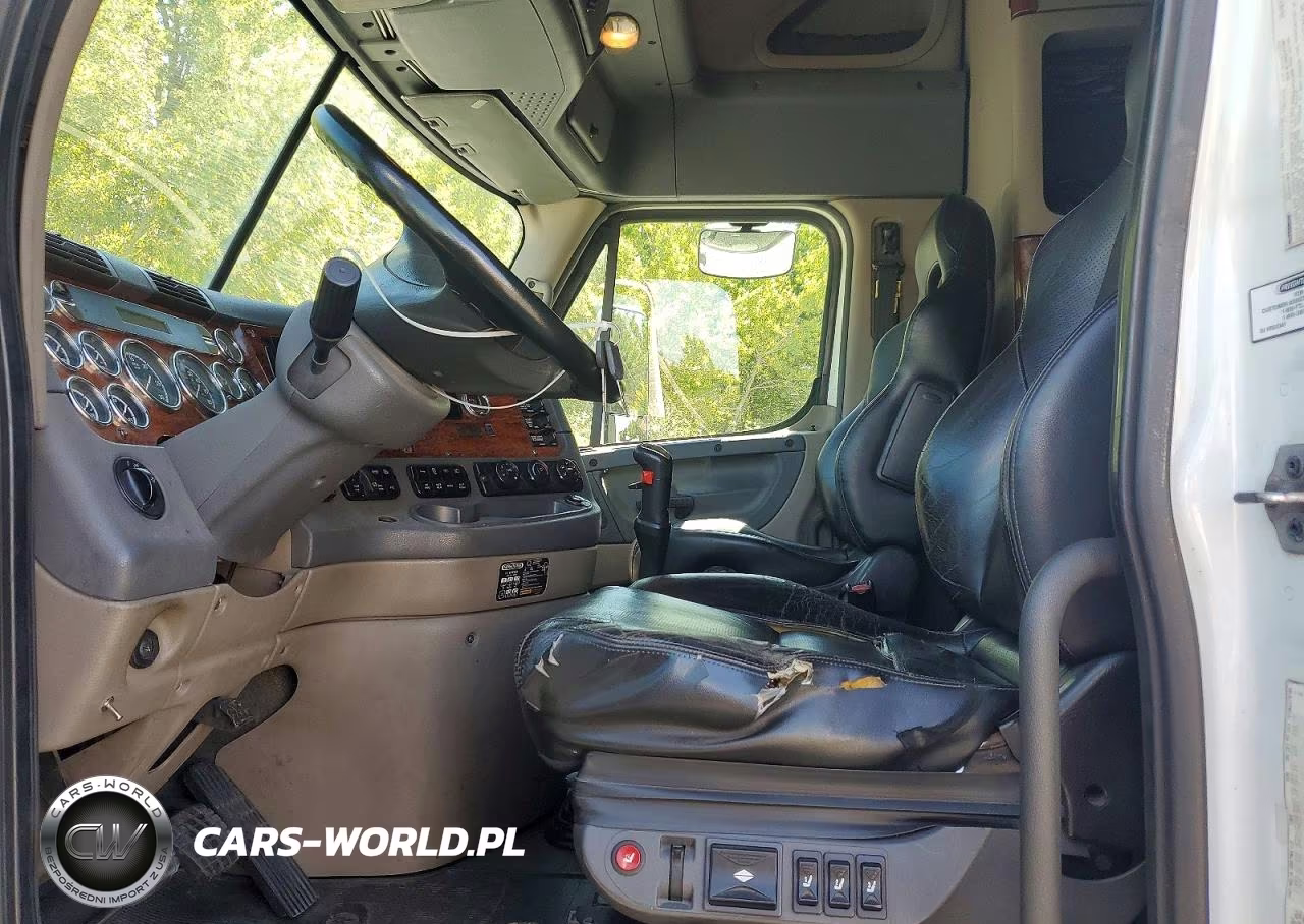 2008 Freightliner Cascadia 1 - Truck Chassis VIN:1FUJGLCK48LZ65901 - 7