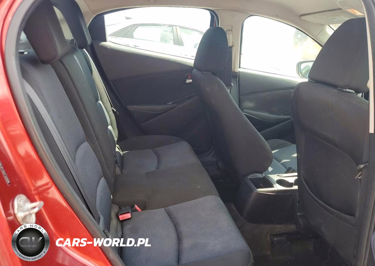 2018 Toyota Yaris Ia Base VIN:3MYDLBYV9JY325016 - 10