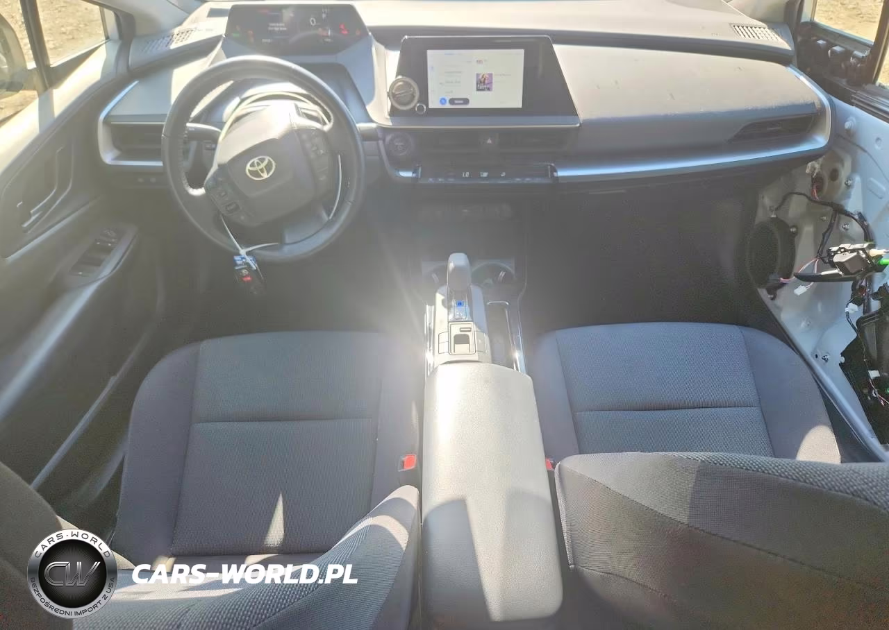 2023 Toyota Prius Le VIN:JTDACAAU2P3004272 - 8