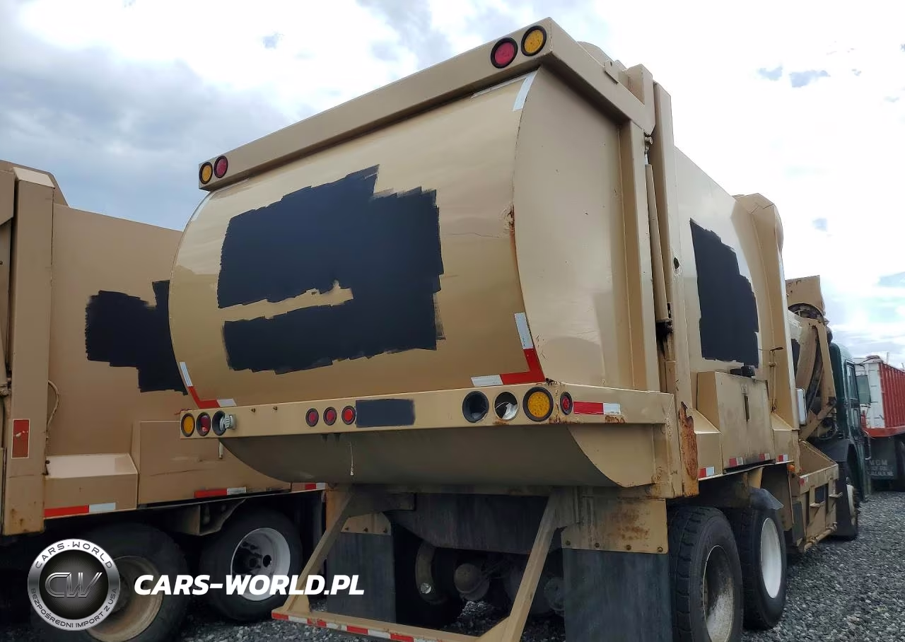2009 Peterbilt 320 Refuse Truck VIN:3BPZL00X69F719201 - 3