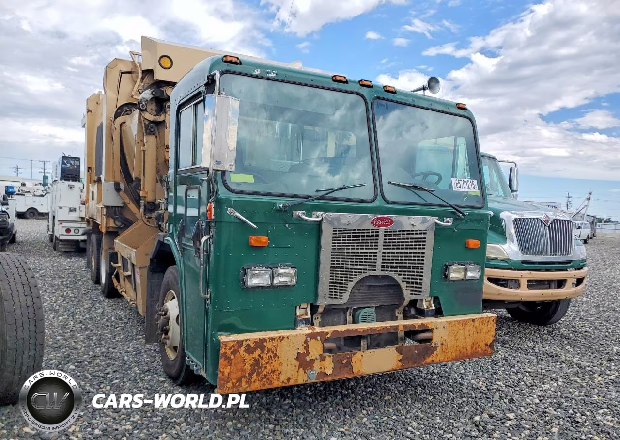 2009 Peterbilt 320 Refuse Truck VIN:3BPZL00X69F719201 - 4