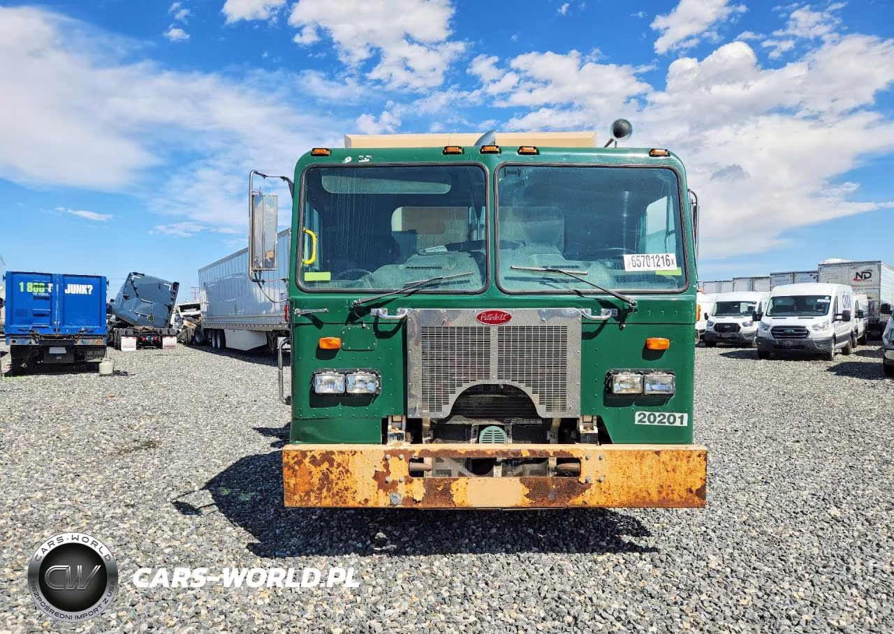 2009 Peterbilt 320 Refuse Truck VIN:3BPZL00X69F719201 - 5