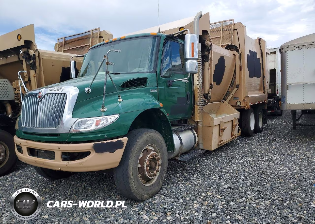 2011 International 4400 Refuse Truck – zdjęcie 1 z 13