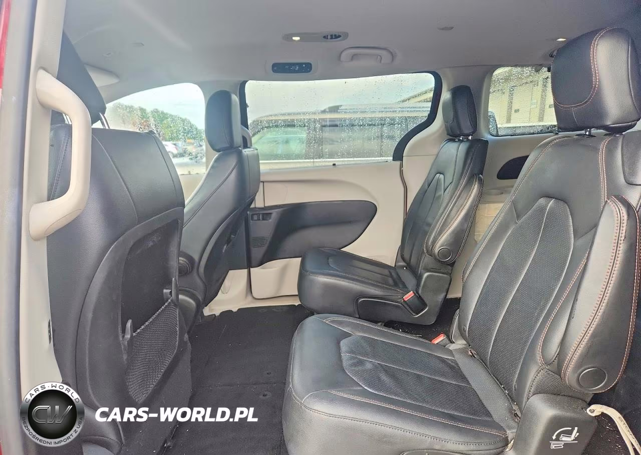 2018 Chrysler Pacifica Touring L VIN:2C4RC1BG1JR182748 - 11