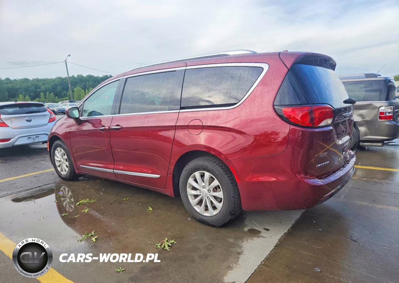 2018 Chrysler Pacifica Touring L VIN:2C4RC1BG1JR182748 - 2