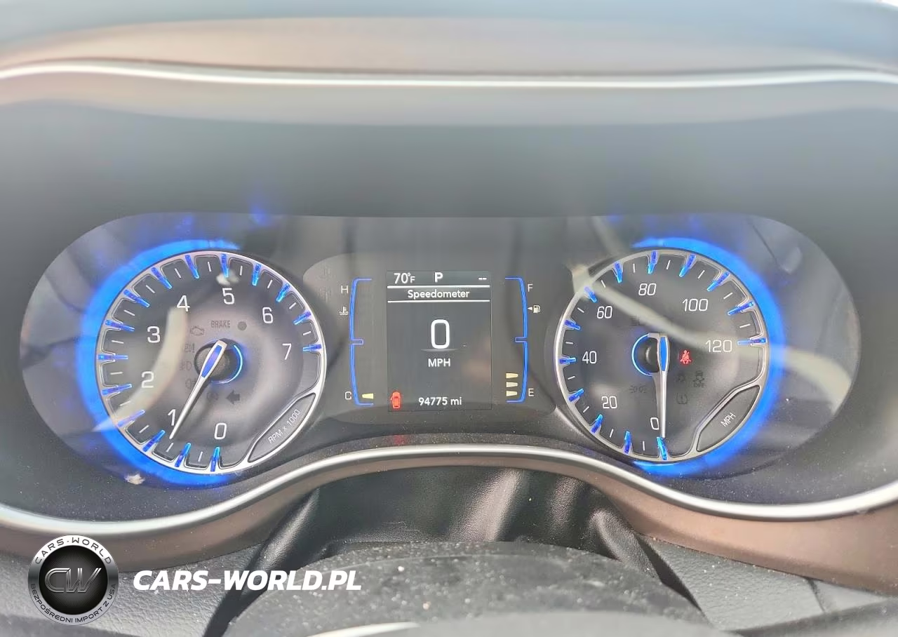 2018 Chrysler Pacifica Touring L VIN:2C4RC1BG1JR182748 - 9