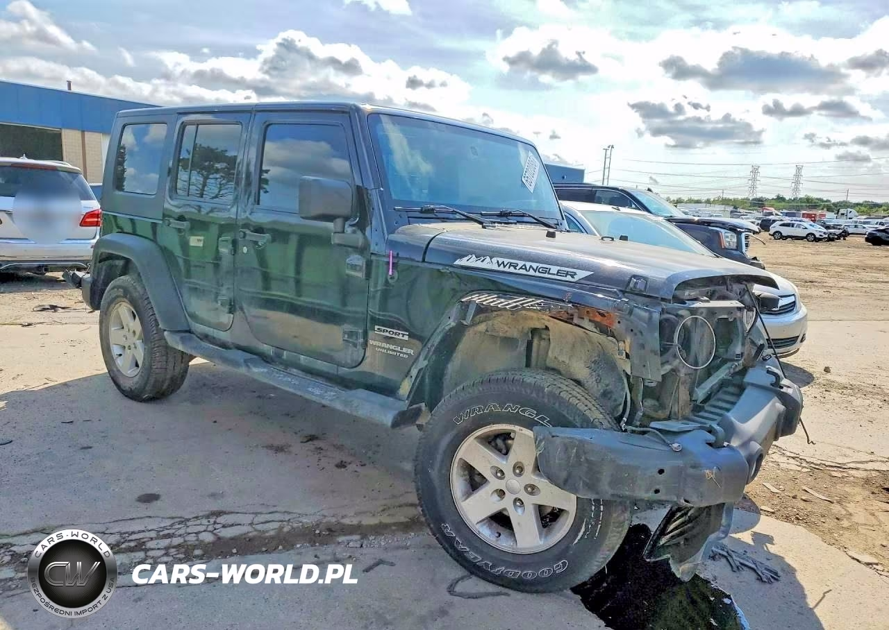 2010 Jeep Wrangler Unlimited Sport VIN:1J4BA3H11AL117178 - 4
