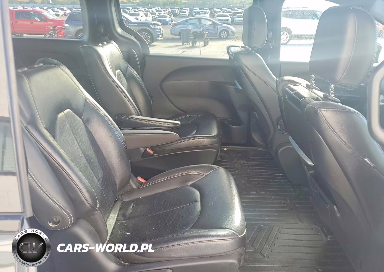 2022 Chrysler Pacifica Hybrid Touring L VIN:2C4RC1L70NR130516 - 10