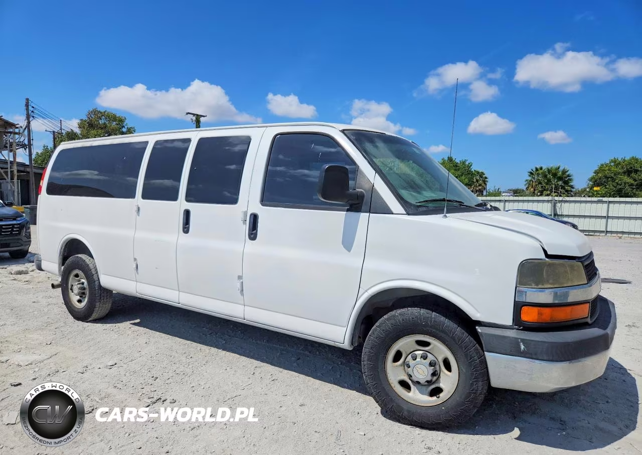 2008 Chevrolet Express G3500 VIN:1GAHG39K481124713 - 4