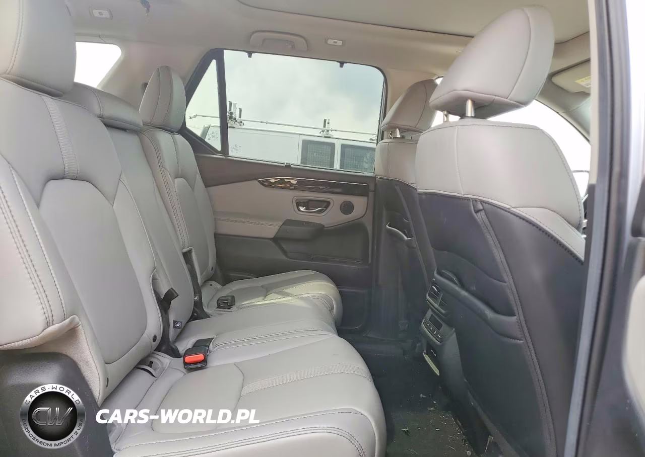 2025 Honda Pilot Touring VIN:5FNYG1H76SB131654 - 10