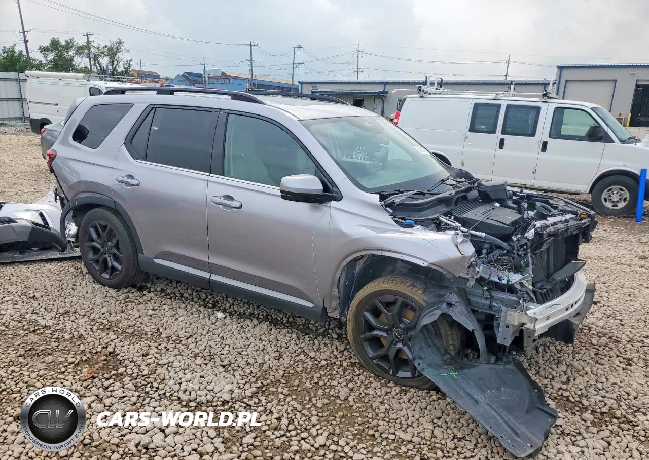 2025 Honda Pilot Touring VIN:5FNYG1H76SB131654 - 4