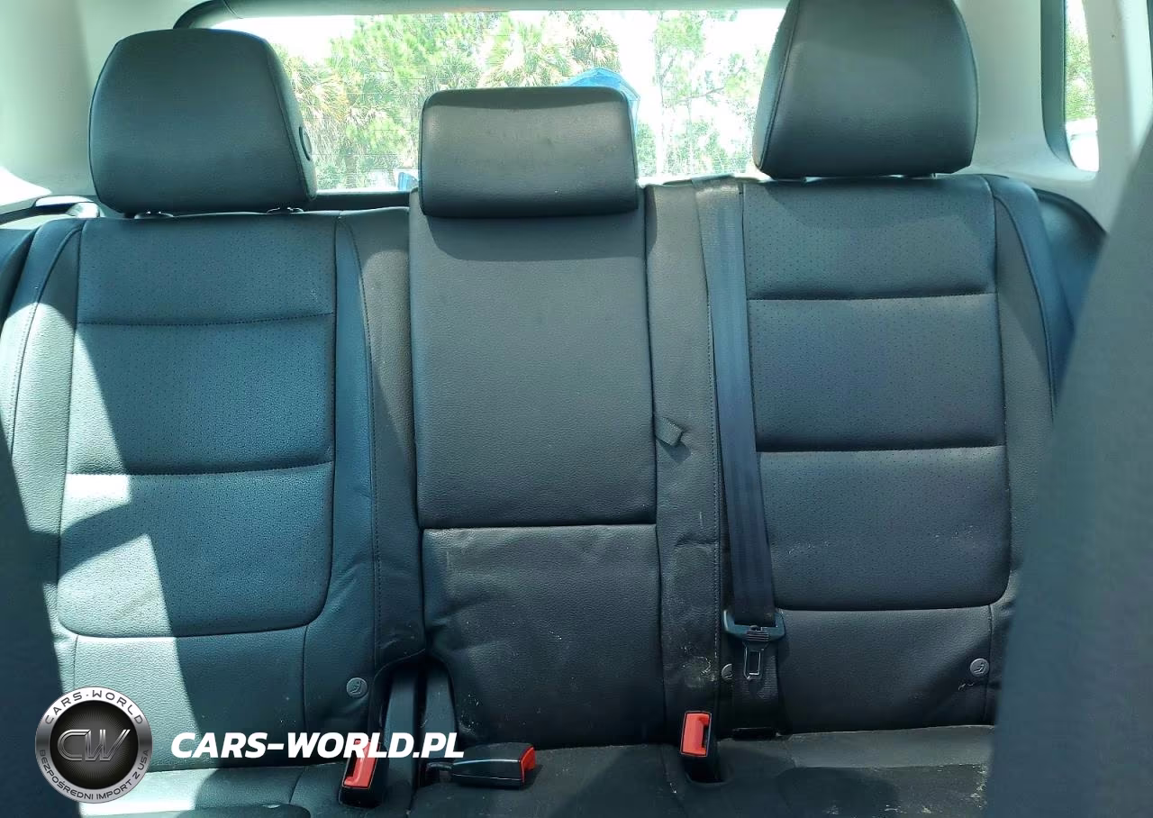 2017 Volkswagen Tiguan Wolfsburg VIN:WVGRV7AX4HW511065 - 10