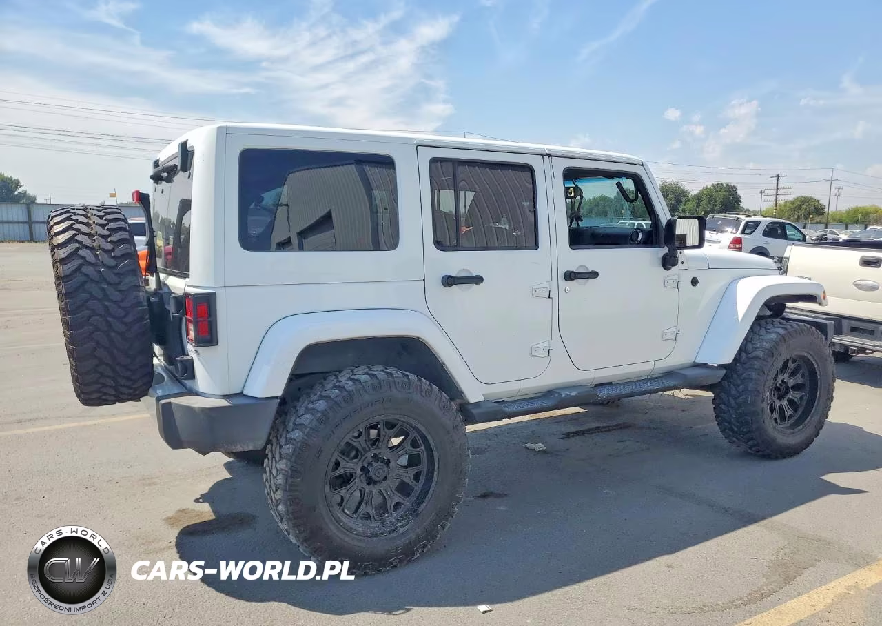 2013 Jeep Wrangler Unlimited Sahara VIN:1C4HJWEG2DL546568 - 3