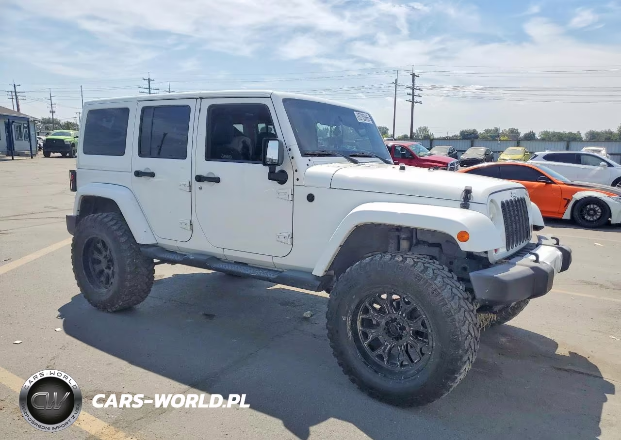 2013 Jeep Wrangler Unlimited Sahara VIN:1C4HJWEG2DL546568 - 4