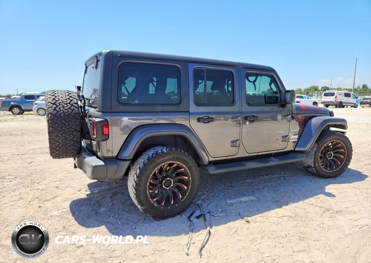 2020 Jeep Wrangler Unlimited Sahara VIN:1C4HJXEN4LW272162 - 3