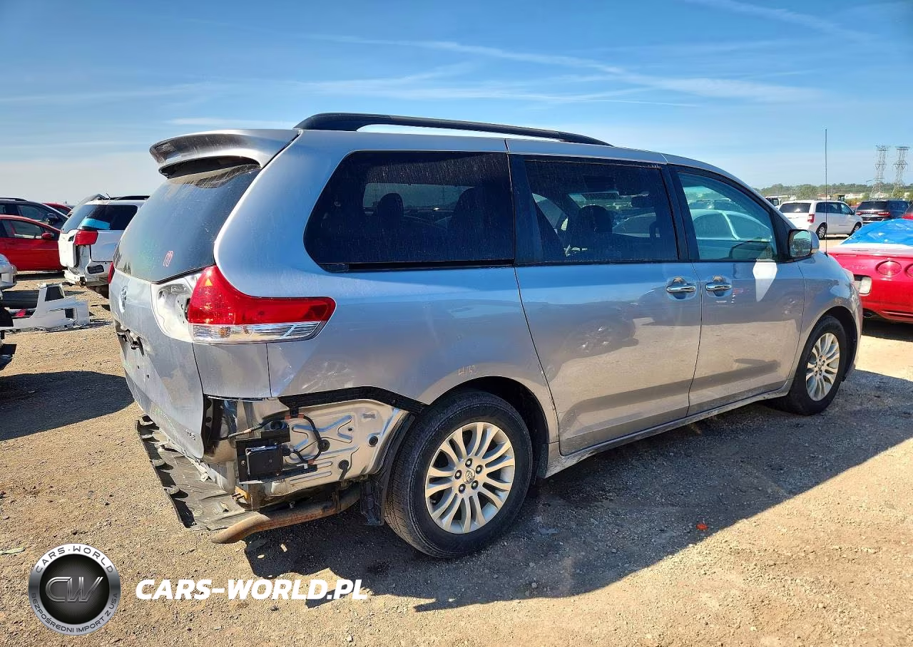 2014 Toyota Sienna Xle 8-Passenger VIN:5TDYK3DC8ES408821 - 3