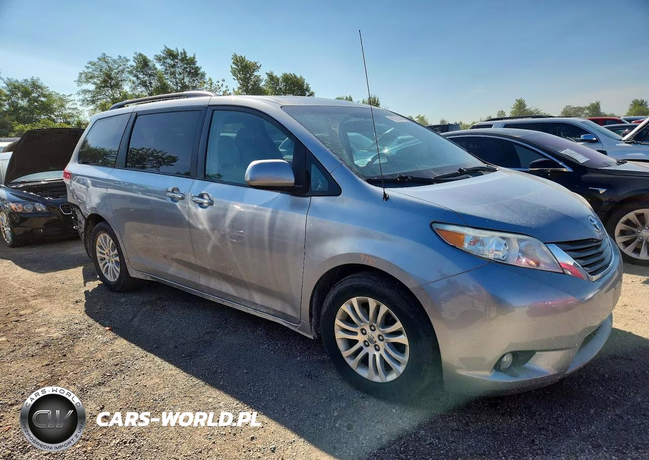 2014 Toyota Sienna Xle 8-Passenger VIN:5TDYK3DC8ES408821 - 4