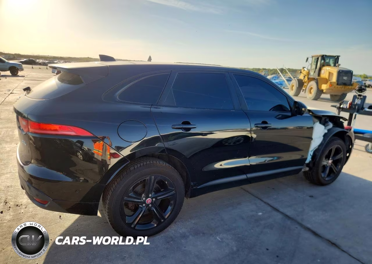 2018 Jaguar F-Pace R - Sport VIN:SADCL2FX8JA262689 - 3