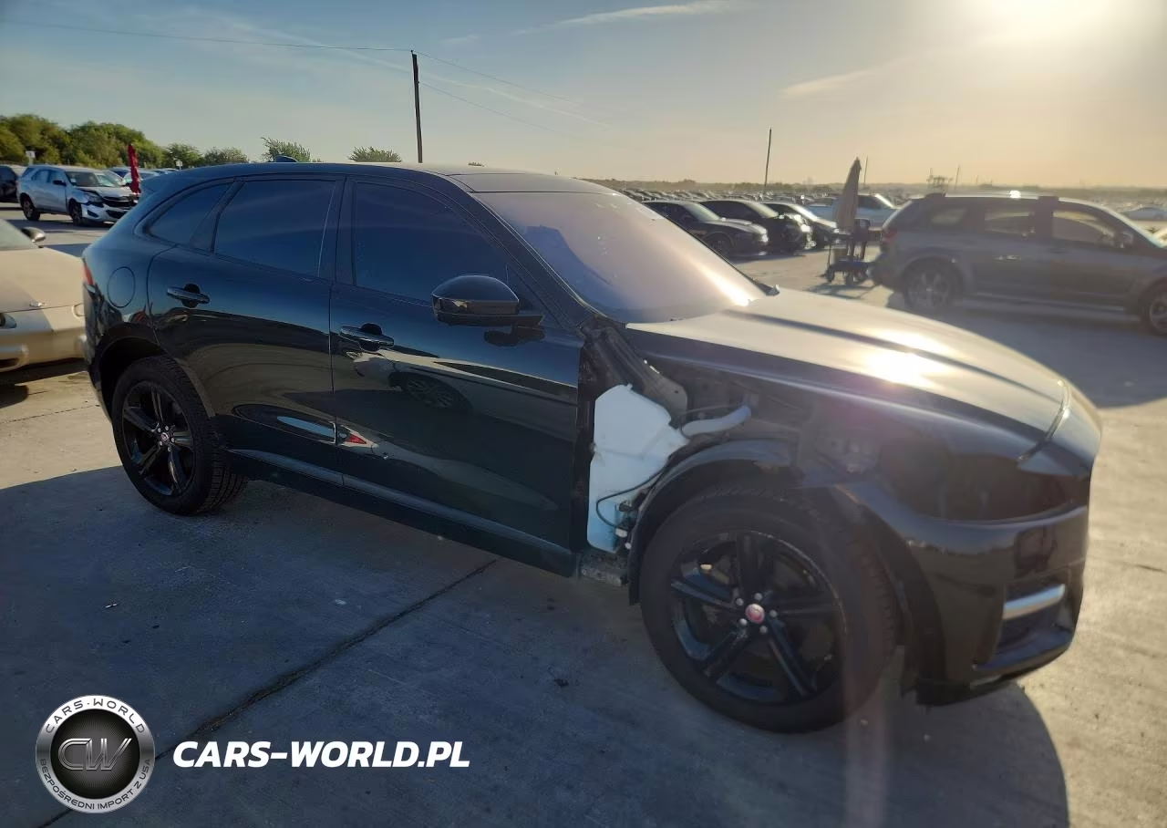 2018 Jaguar F-Pace R - Sport VIN:SADCL2FX8JA262689 - 4