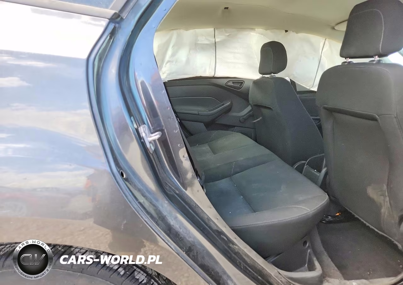 2018 Ford Focus S VIN:1FADP3E22JL275822 - 10