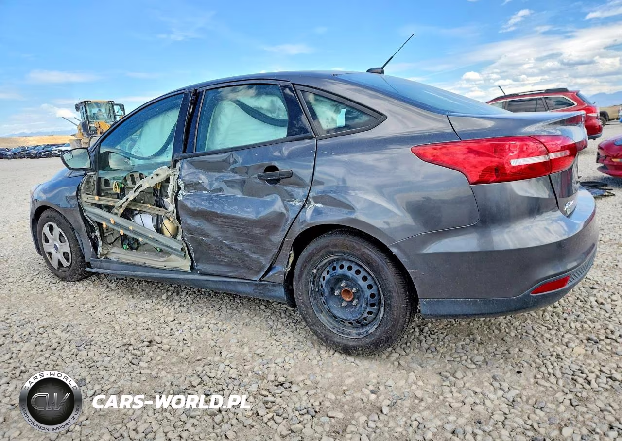 2018 Ford Focus S VIN:1FADP3E22JL275822 - 2