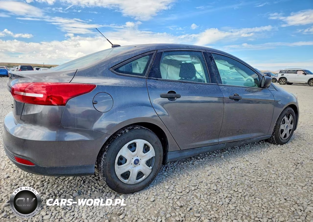 2018 Ford Focus S VIN:1FADP3E22JL275822 - 3
