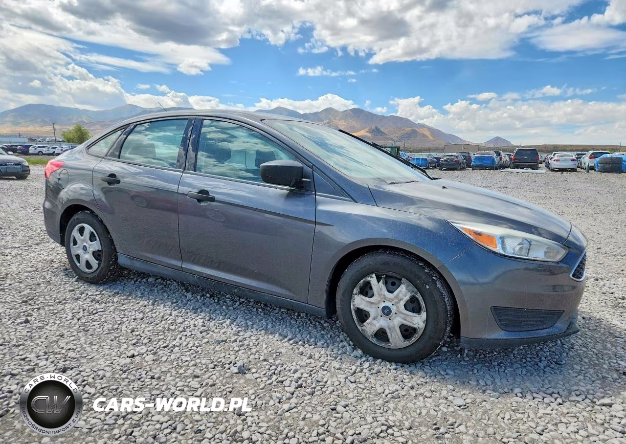 2018 Ford Focus S VIN:1FADP3E22JL275822 - 4
